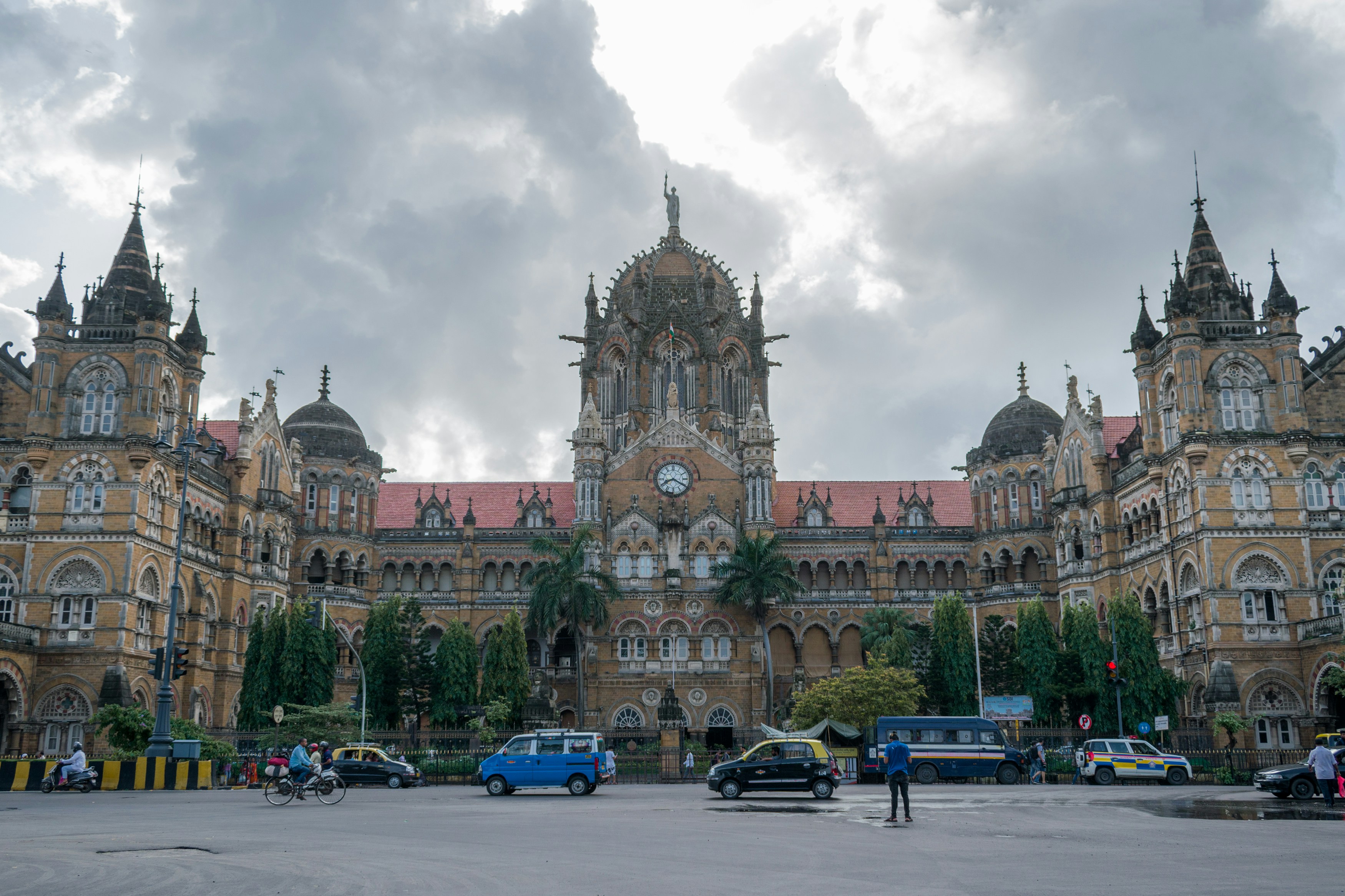 Why 2025 is the Best Time to Invest in Mumbai Real Estate: Key Trends and Locations to Invest